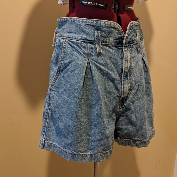 LEVI’S Women’s Denim washed blue Shorts – Size 31 – Relaxed A-Line Silhouette - Picture 7 of 16